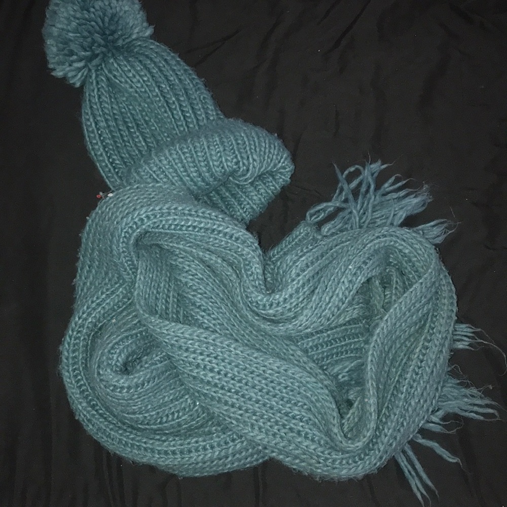 Scarf and hat set